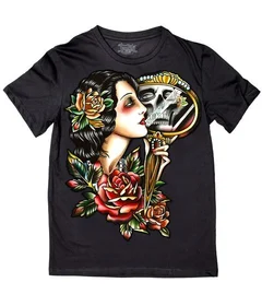 Прикольные футболки: тату леди и зеркало 